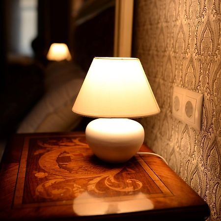 Free People Hostel Lviv Bagian luar foto