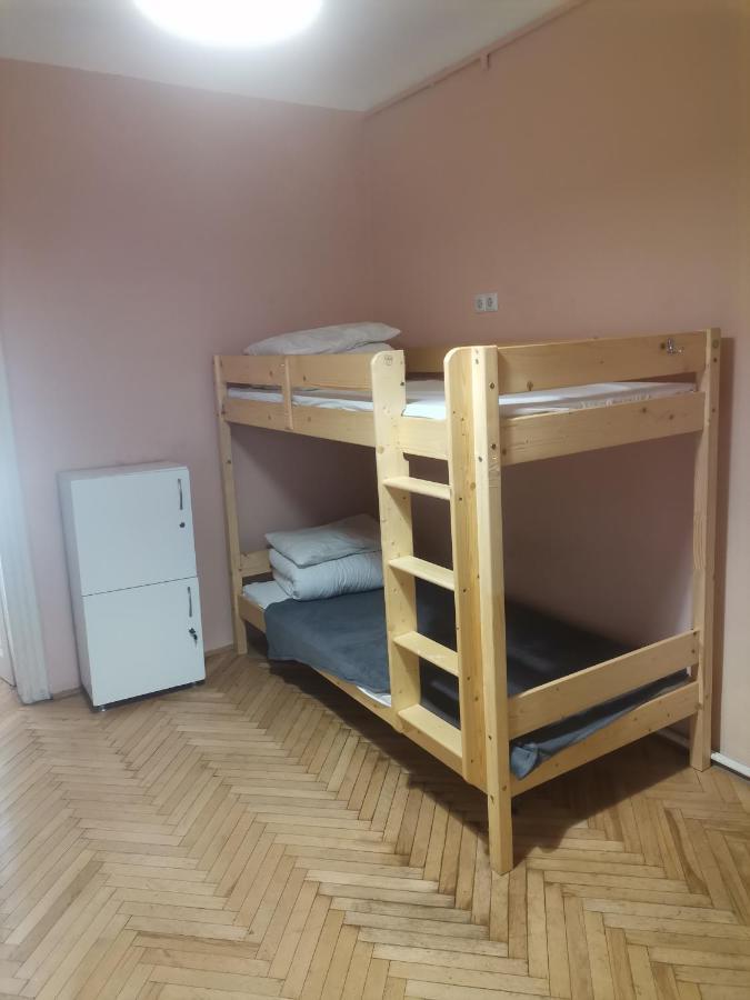 Free People Hostel Lviv Bagian luar foto