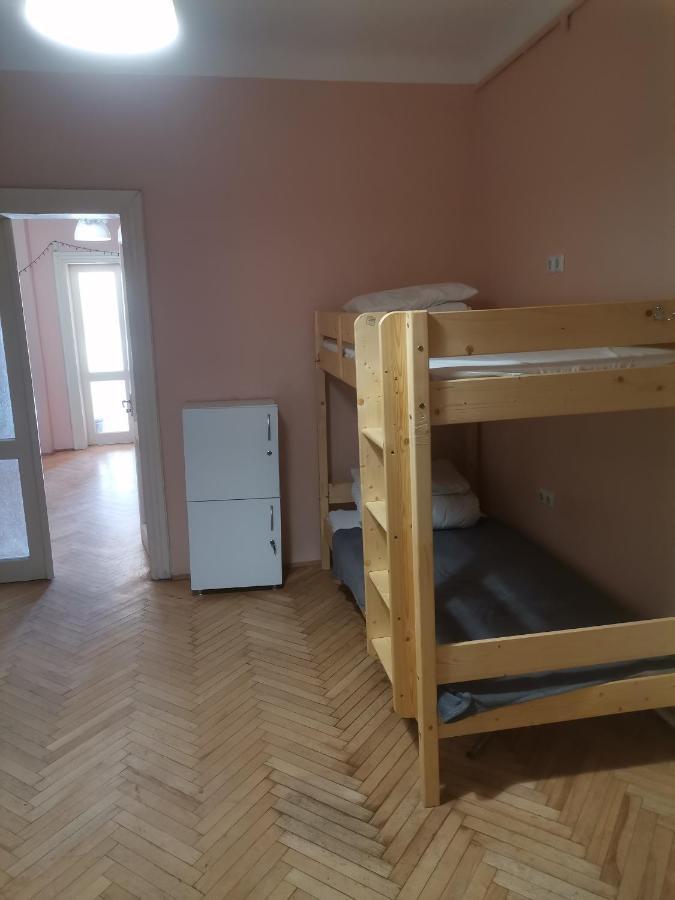 Free People Hostel Lviv Bagian luar foto