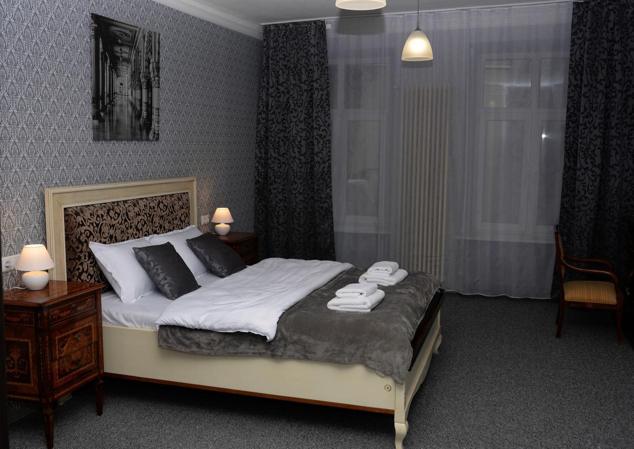 Free People Hostel Lviv Bagian luar foto
