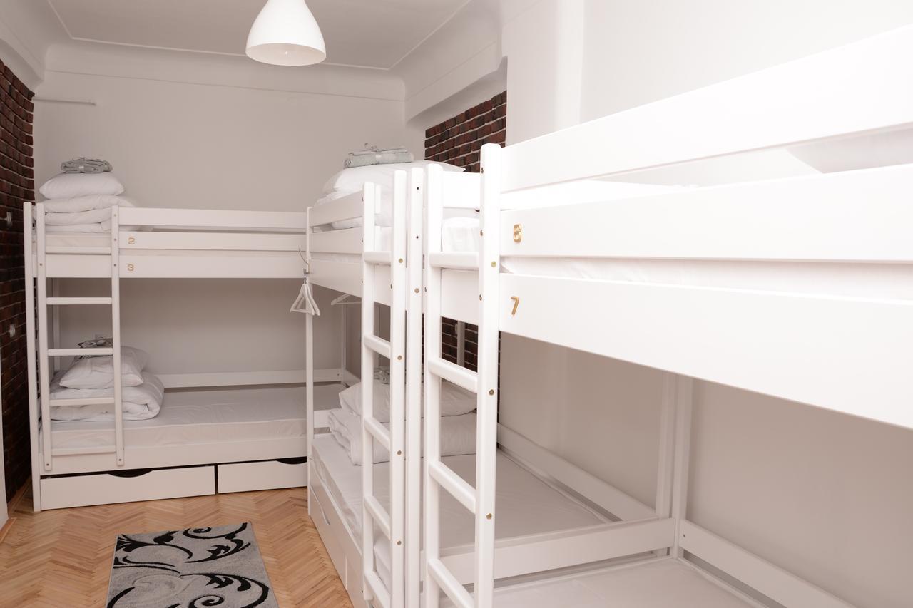 Free People Hostel Lviv Bagian luar foto