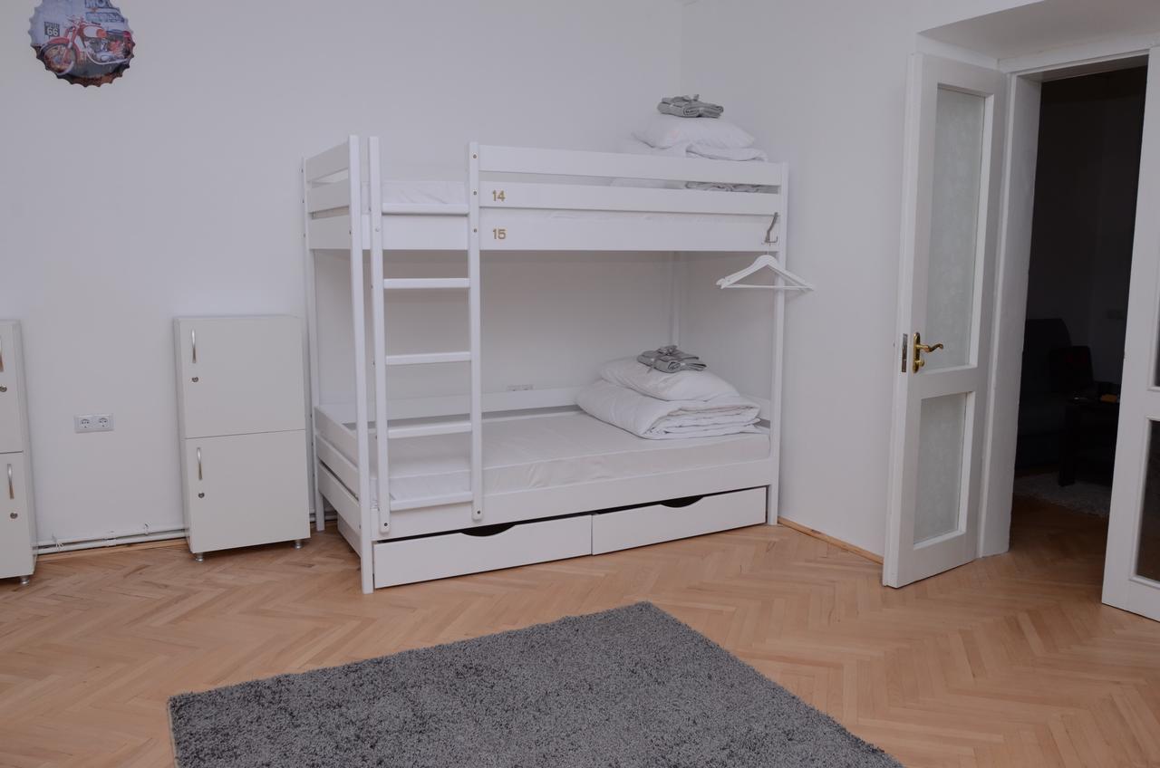 Free People Hostel Lviv Bagian luar foto