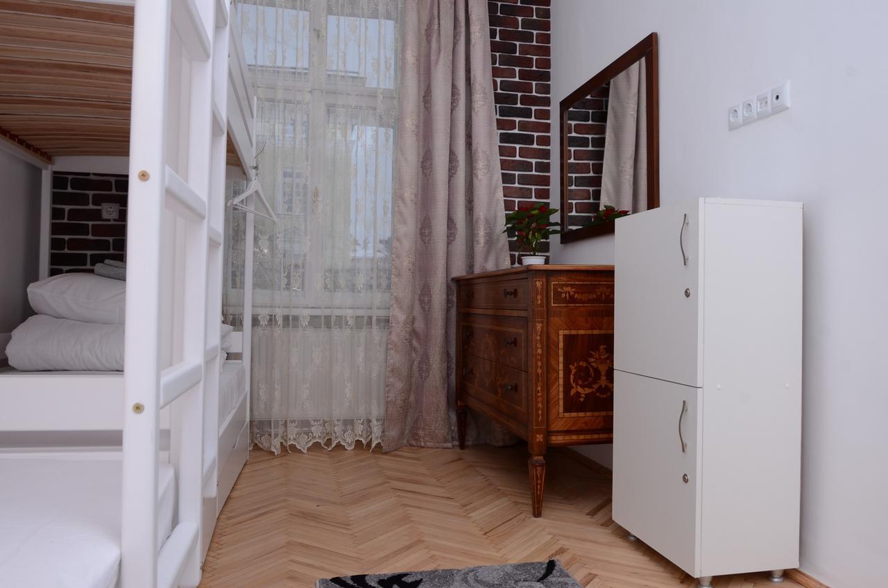 Free People Hostel Lviv Bagian luar foto