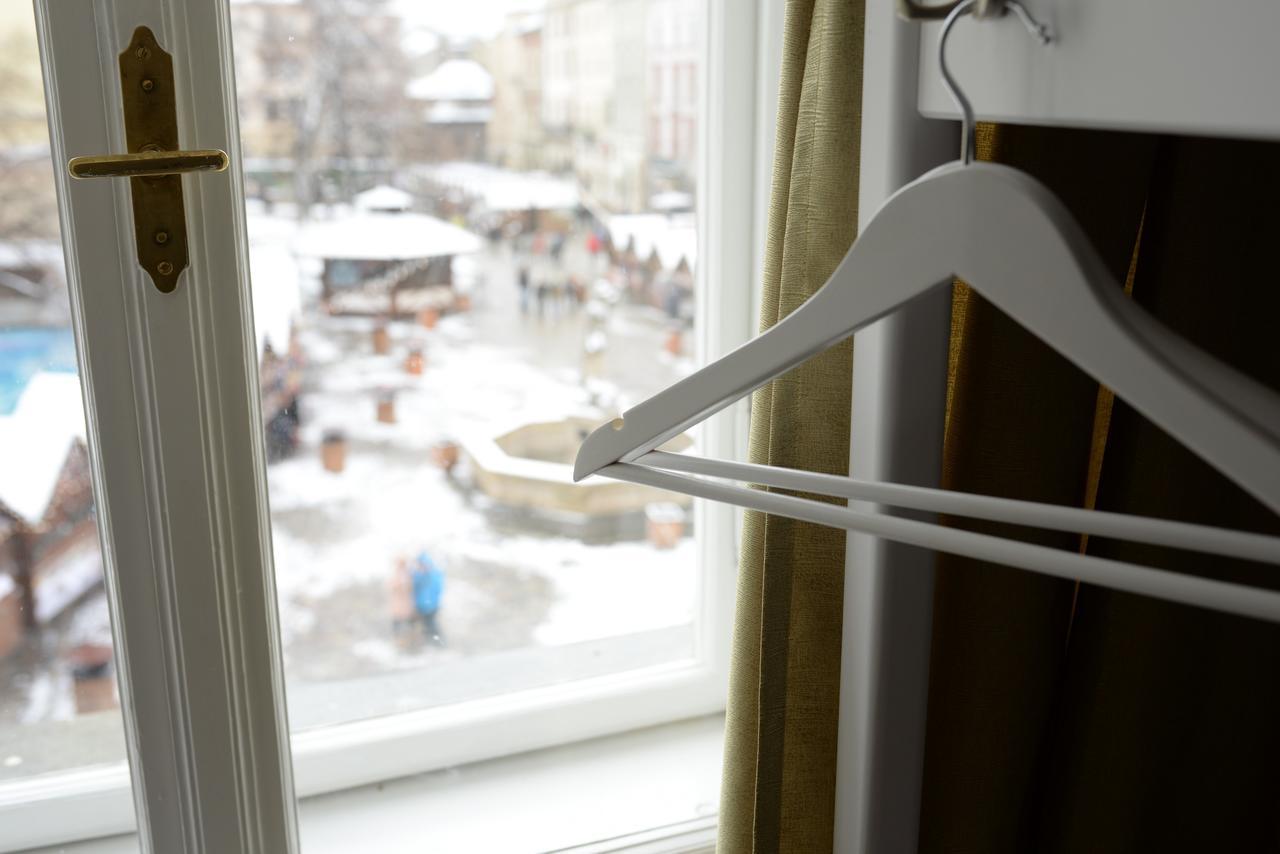 Free People Hostel Lviv Bagian luar foto