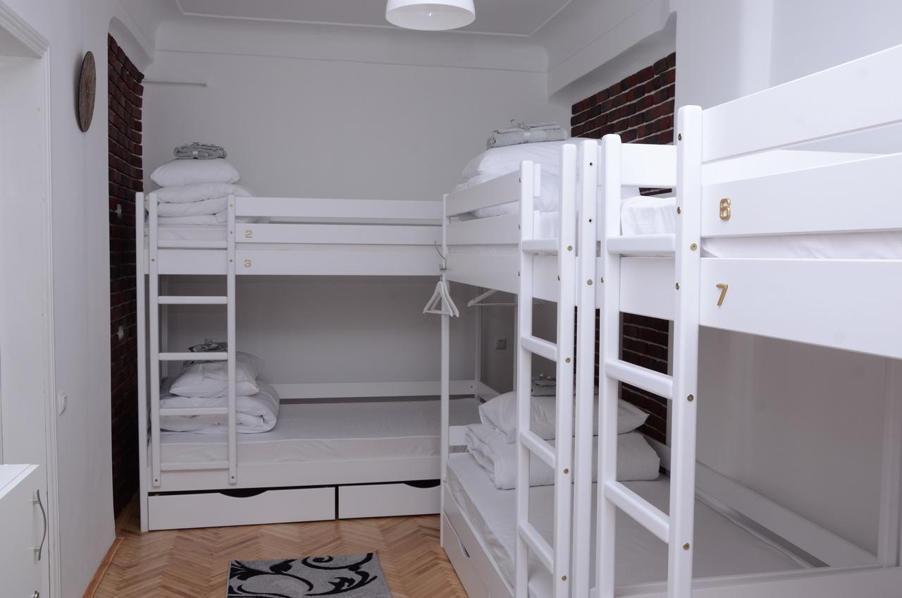 Free People Hostel Lviv Bagian luar foto