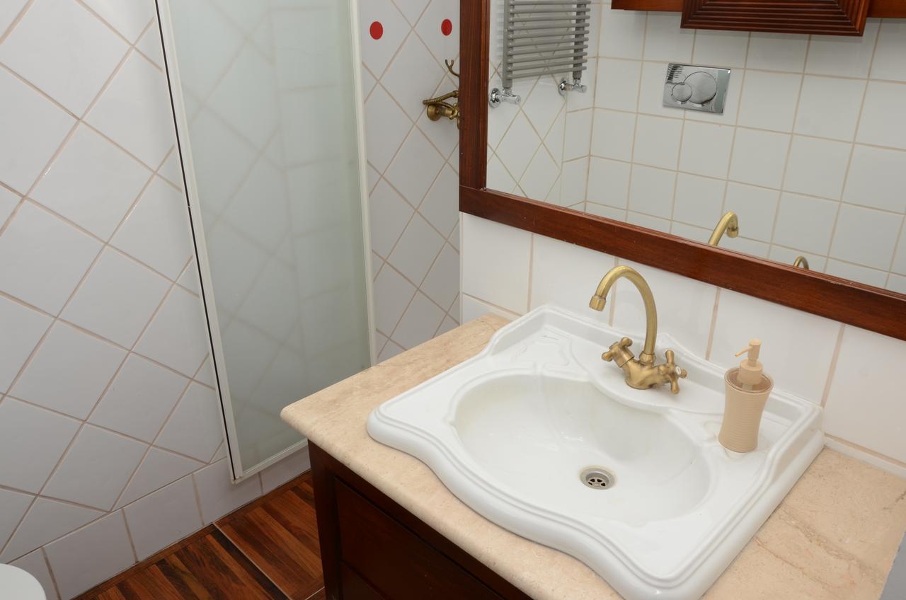 Free People Hostel Lviv Bagian luar foto