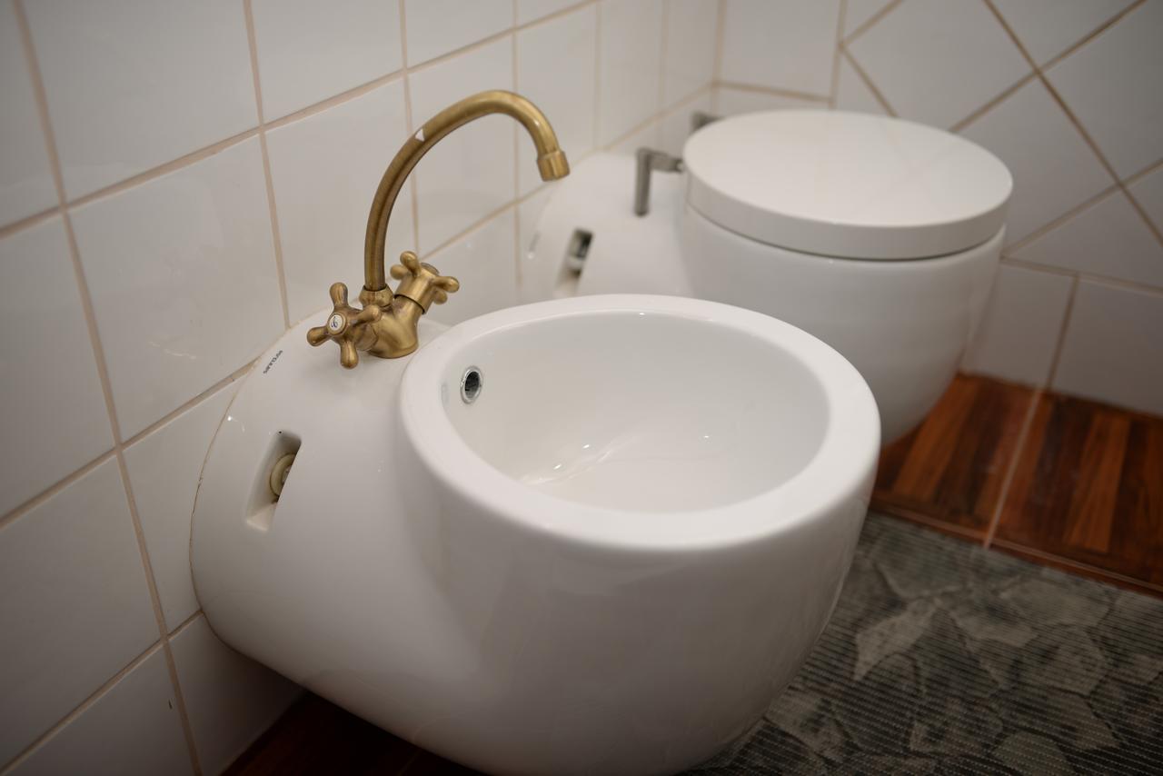 Free People Hostel Lviv Bagian luar foto