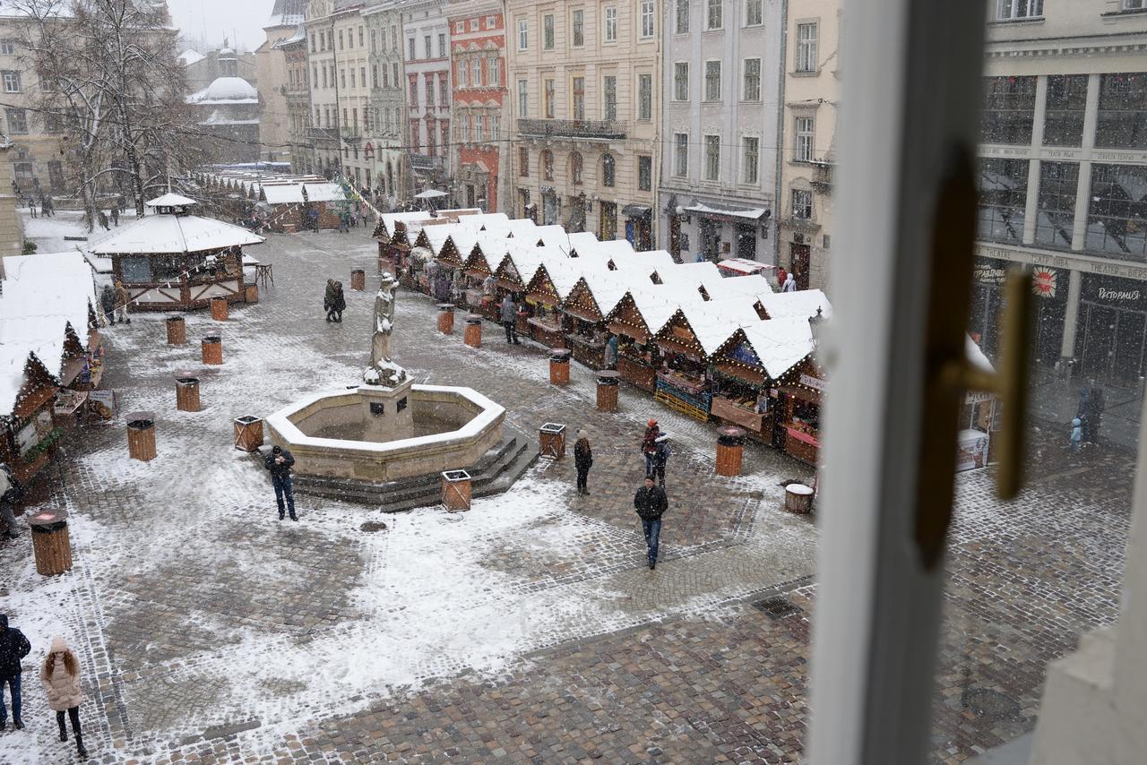 Free People Hostel Lviv Bagian luar foto