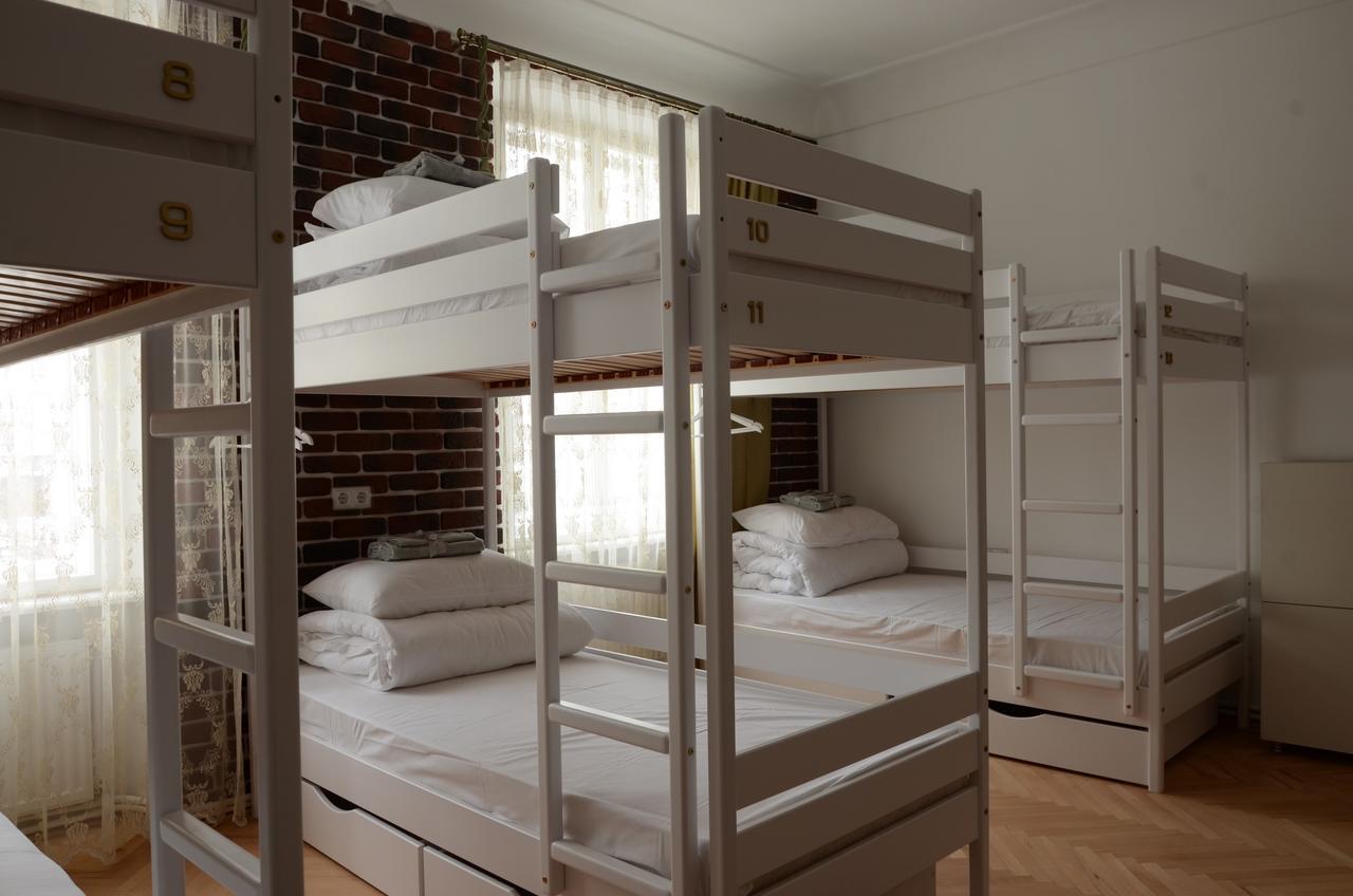 Free People Hostel Lviv Bagian luar foto